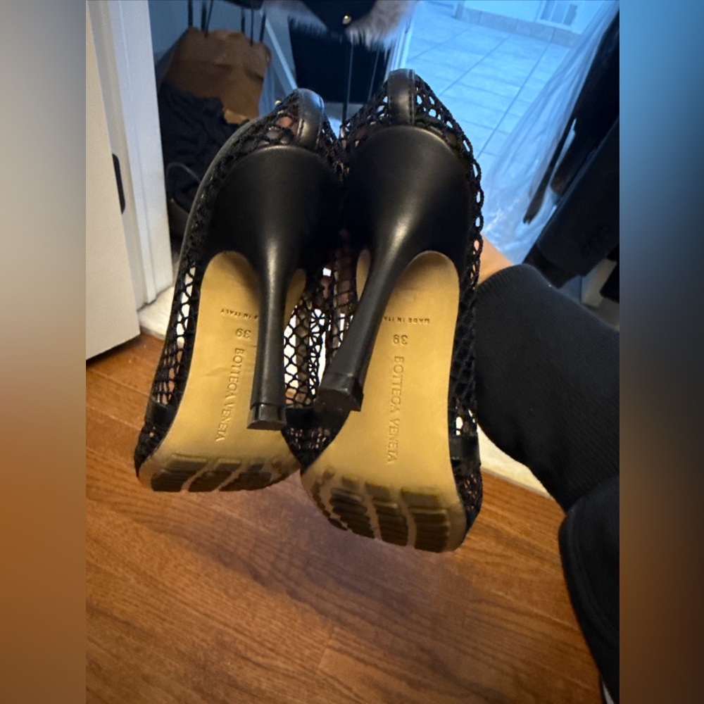 100% AUTHENTIC BOTTEGA VENETA Stretch Square-Toe Mesh Pumps - Size 39 - Picture 6 of 9